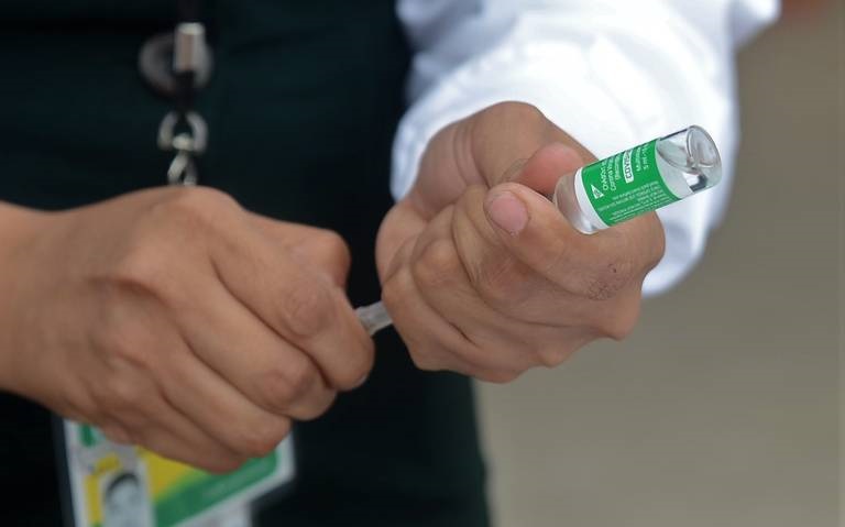 Cambian estrategia de vacunación por calor