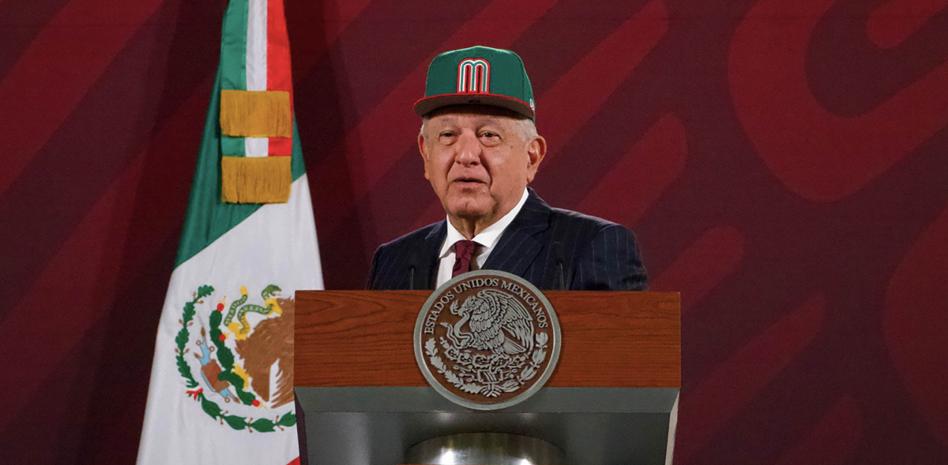 «Inteligencia, no espionaje», niega AMLO uso de Pegasus contra activistas y oposición