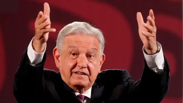 AMLO acusa de «intromisión facciosa» a jueces que buscan frenar su reforma judicial