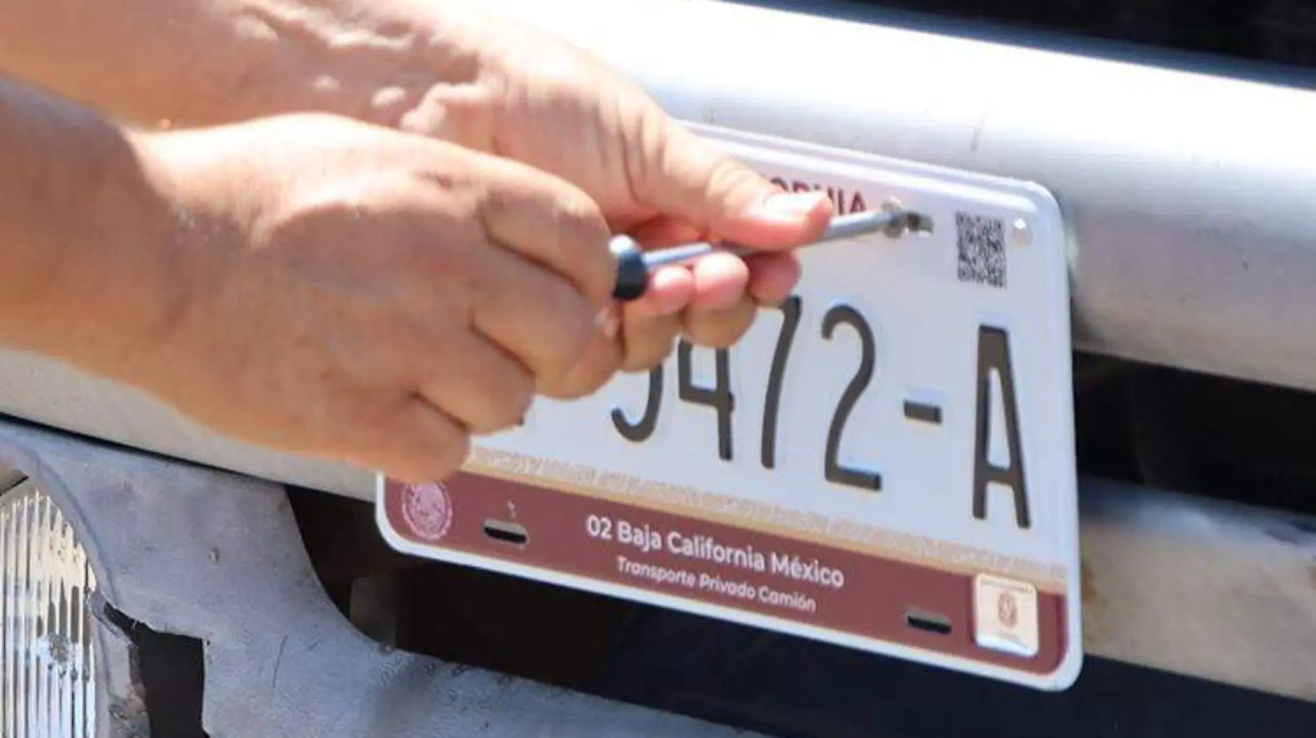 Reemplacarán vehículos con láminas anteriores a 2021 en BC