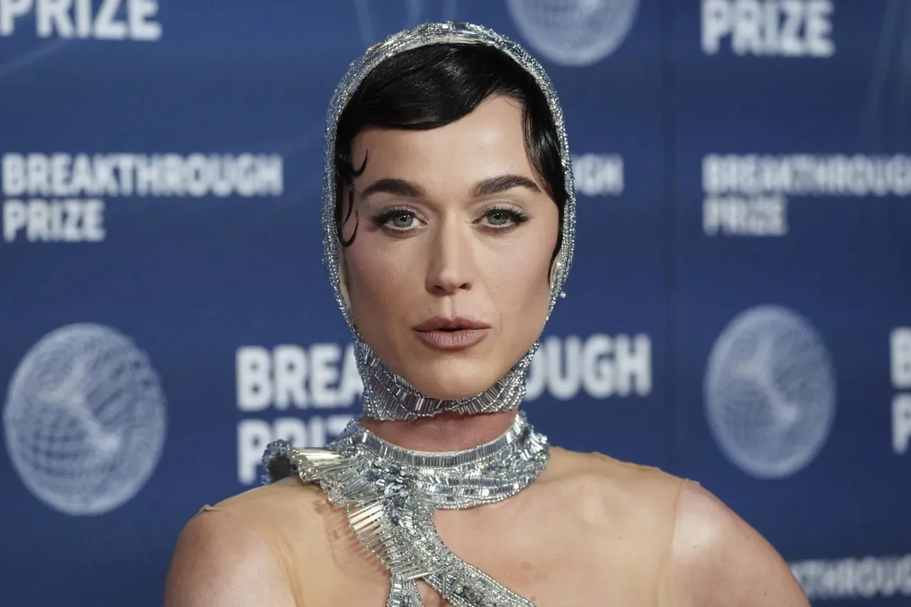 Antes del vuelo espacial, Katy Perry está canalizando su «divinidad femenina»