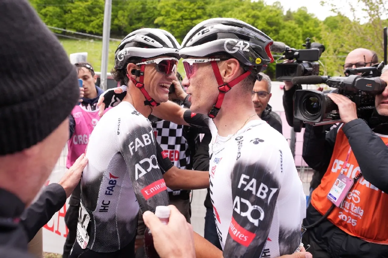 «Escolta» mexicano Isaac Del Toro a ganador en 7ma etapa del Giro D’Italia